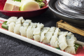 脂ののった「名残り鱧」と松茸のしゃぶすき鍋［一例］夏とは違う味わいをお楽しみください！