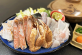 カニとふぐのちり鍋は特製ポン酢でどうぞ[2人盛 一例］