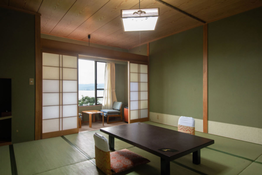 【湖側／低層階】諏訪湖が近い和室12畳