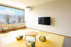 【温泉展望風呂付き客室■301】畳スペースで寛ぎながら 【温泉展望風呂付き客室■301】畳スペースで寛ぎながら