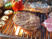 快適キャビン泊【富士山岡村牛 or ルイビ豚と静岡県産野菜のBBQ豪華食材セット】夕食付プラン♪