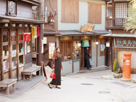 風情ある温泉街を自由気ままに散策できるところも一人旅の魅力です。