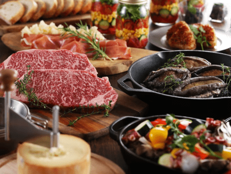 シェフ特製の本格メニューはファミリーをはじめ、女性グループなど幅広いお客様にお愉しみいただけます。※写真は４人前のイメージ