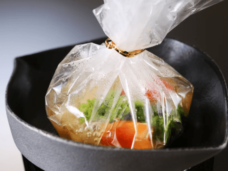 明石鰆と春野菜の包み焼き