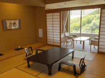 北館｜３Ｆ｜和洋室[10畳+TW]玄関側（74～78㎡）