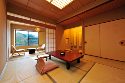 ８畳＋３畳のこじんまりとしたお部屋ですが、眺望は最高です！