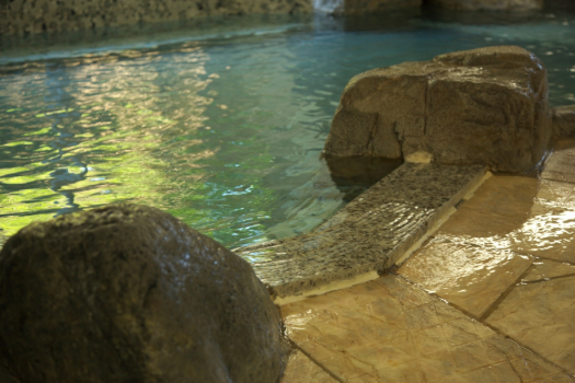 男女の入れ替えはありません。湯量たっぷりの源泉かけ流し。