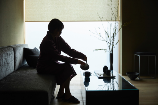【夕朝食付・レイトアウト特典付】　“KUTSUROGI“ STAY お部屋で頂く京料理の老舗「瓢樹」の懐石コース