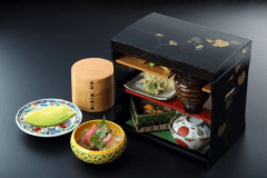 【夕朝食付・レイトアウト特典付】　“KUTSUROGI“ STAY お部屋で頂く京料理の老舗「瓢樹」の懐石コース