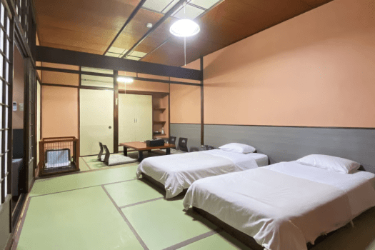 ◆わんこと部屋食♪夕朝とも愛犬と一緒に過ごせるローベッド和室4名様定員　※3名様以降はお布団となります