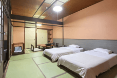 ◆わんこと部屋食♪夕朝とも愛犬と一緒に過ごせるローベッド和室4名様定員　※3名様以降はお布団となります