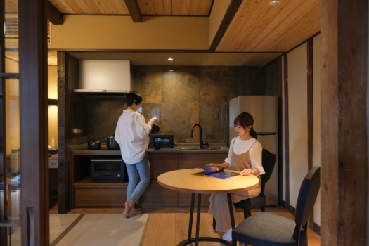 櫂KAI-1階■スタンダード■お部屋にはバルコニーを完備。日常の喧騒から離れ、静寂のひとときを。