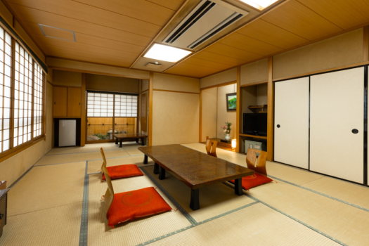 和室16畳ーバス・トイレ付ー　or　和室３０畳ートイレ付ー