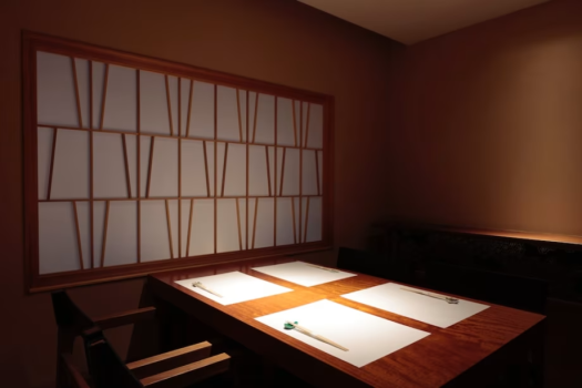 テーブル席は4名様までご利用いただけます。