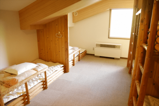 ログベッドドミトリールーム（定員９名・男女混合）