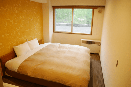 ダブルルーム（専用トイレ付）