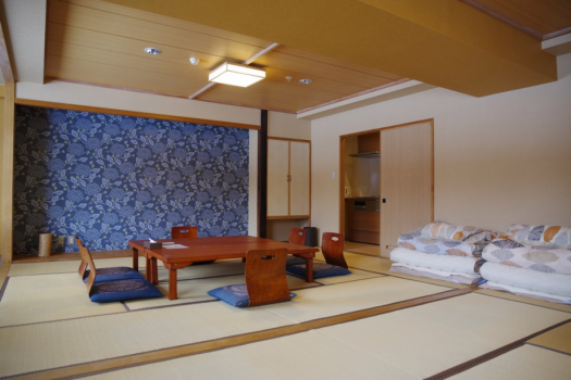 キッチン付き２０畳和室（ユニットバス付, 最大6名様）旭岳が望めるお部屋です。