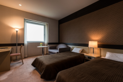 【バルコニー付き和洋室】　角部屋／洋室＋和室6畳／バス付