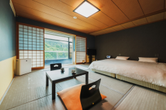 【半露天風呂付き客室】　角部屋／和室ダブルルーム8畳／バス付