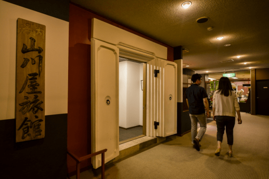 【ギャラリー「蔵」】山川屋旅館の伝統的な蔵を小野川温泉の歴史が知れるギャラリーにしています