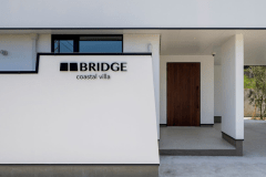 上質な非日常にいざなう、海辺の別邸「BRIDGE coastal villa」を貸切stay～