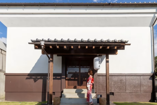 【土蔵】蔵を丸々リノベーションしたロフト式の部屋。子供の頃の冒険心や遊び心を思い出す事ができる作り