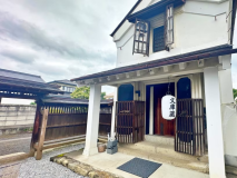 【文庫倉】將整座倉庫完整翻新而成的閣樓式房間，打造成一個如同秘密基地般充滿玩心的空間。