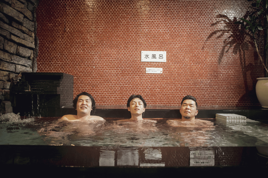 【水風呂】キンキンに冷えた水風呂に沈み、身体の目覚めを実感！