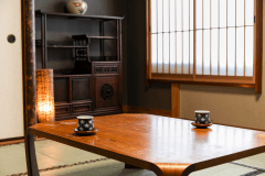 思い思いのスタイルで寛げる和の空間。温泉＆サウナを満喫したら、畳の上でゴロン♪と大の字に。