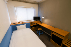 【デザイナーズ／シングル】旅のBGMを演出する「デジタルスピーカー」にこだわりのファニチャー