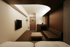 ■2024年誕生■デラックスモダン／ツイン＜独立バスルーム＞photo：hiroki isohata