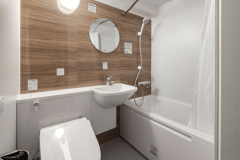 【■2024年誕生■ニュースタイル】清潔感溢れるバスルーム　photo：hasegawa Kenta