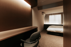 ■2024年誕生■デラックスモダン／クイーン＜独立シャワールーム＞photo：hiroki isohata