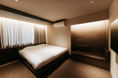 ■2024年誕生■デラックスモダン／キング＜独立シャワールーム＞photo：hiroki isohata