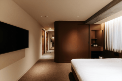 ■2024年誕生■デラックスモダン／キング＜独立シャワールーム＞photo：hiroki isohata