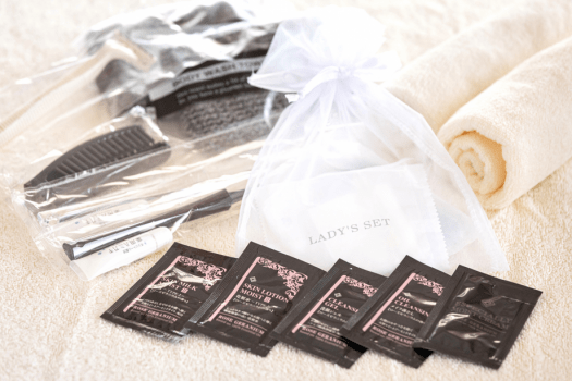 【アメニティ】バスアメニティほか、スキンケアセットもご用意。飼い主さんにも、快適な滞在を。