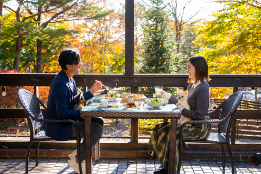 爽やかな風が吹き抜けるテラス。澄んだ空気が、料理をもっと美味しくするスパイスに♪