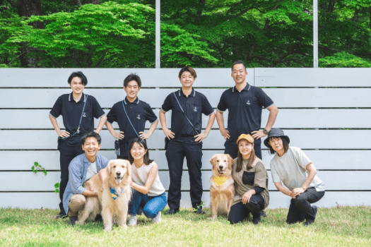 with Dogs clubのワンコンシェルジュ®が、フォレストヒルズのドッグパークにいます！