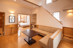 【スイート◆ヴィラ】広々としたリビングに温泉風呂。ゆっくりと流れる時間をお楽しみいただけるお部屋です。