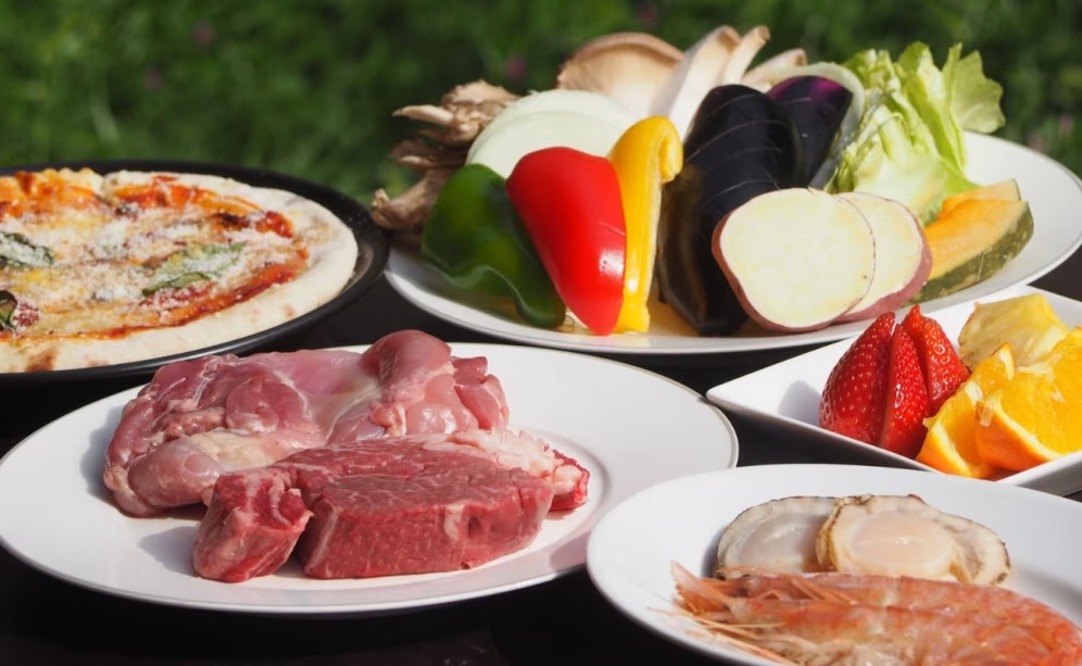 【1泊2食】＜食事付き＞370gのお肉（牛＆鶏）、海鮮、ピザ付の豪華BBQプラン！人気店のパン朝食付