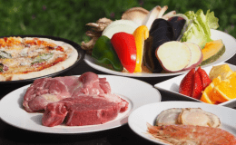 【1泊2食】＜食事付き＞300gのお肉（牛＆鶏）、海鮮、ピザ付の豪華BBQプラン！人気店のパン朝食付