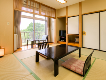 標準的な和室です。ゆっくりと寛ぎください♪[全室トイレ付]