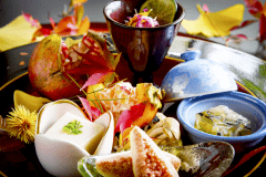 紅葉を添えて秋らしく、食欲のそそる一皿。