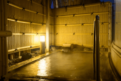 【露天風呂】ゆっくりと浸かって日頃の疲れをいやしていただけます。