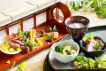 器にもこだわった嗜好の逸品。