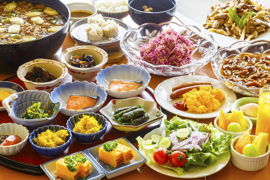 【朝食イメージ】朝はヘルシーに、たっぷりと。　思い思いのお好みのお料理を お楽しみください。