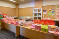 【売店】各種おみやげ物を取り揃えております。