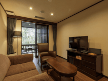 【陶器風呂＋テラス付き】リビング＆ツインルーム