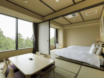 スーペリアＢ【和室＋和室ツイン】畳の部屋に和ベッドをご用意した和モダンなお部屋。