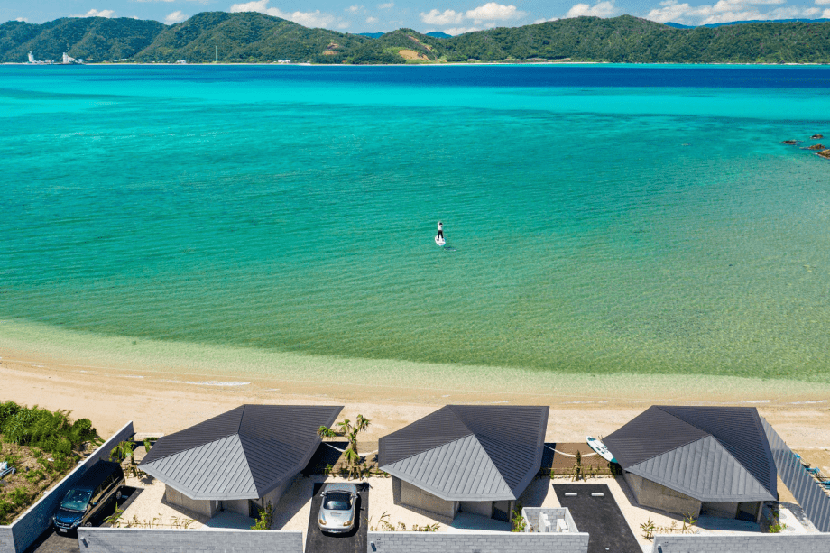 【ビーチ】人と自然が呼応しあう、奄美大島の海辺に佇むビーチフロントヴィラです。